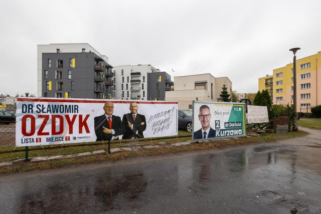 Banery wyborcze wciąż są widoczne w wielu miejscach Bydgoszczy. Materiały mogą posłużyć między innymi jako osłony od wiatru w schroniskach dla zwierząt