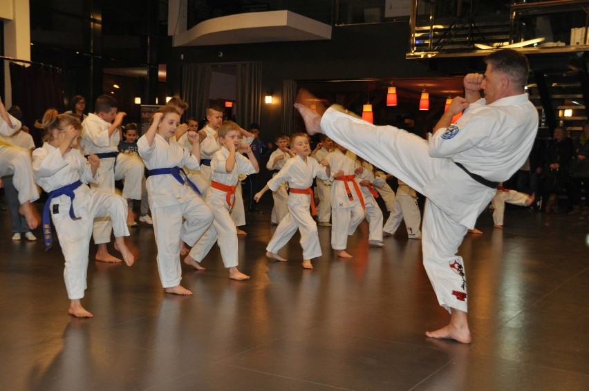 Dyskoteka w rytmach… karate. Zimowa akademia w Skarżysku zakończona 