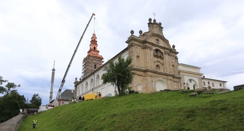 Wkrótce miedziana blacha zbrązowieje a po kilku lat pokryje...