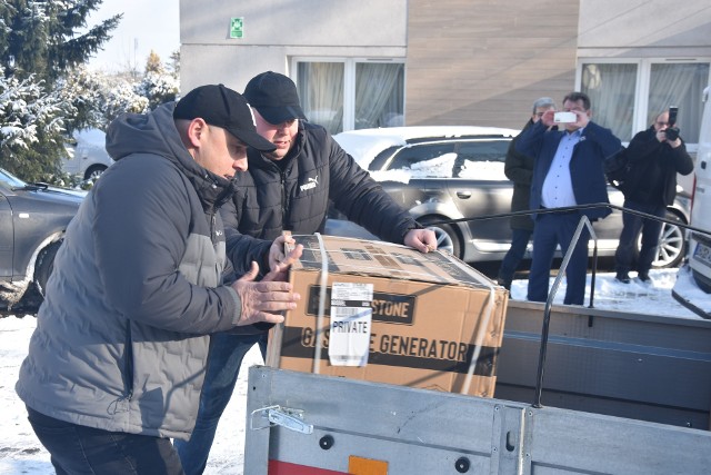Żywność dla żołnierzy i agregaty prądotwórcze to dary o które poprosiły władze ukraińskiego miasta.
