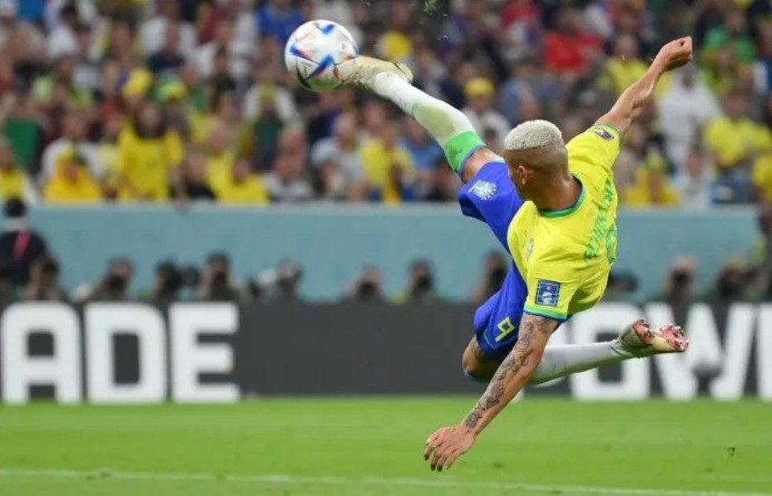 Gol z przewrotki Brazylijczyka Richarlisona z reprezentacją...