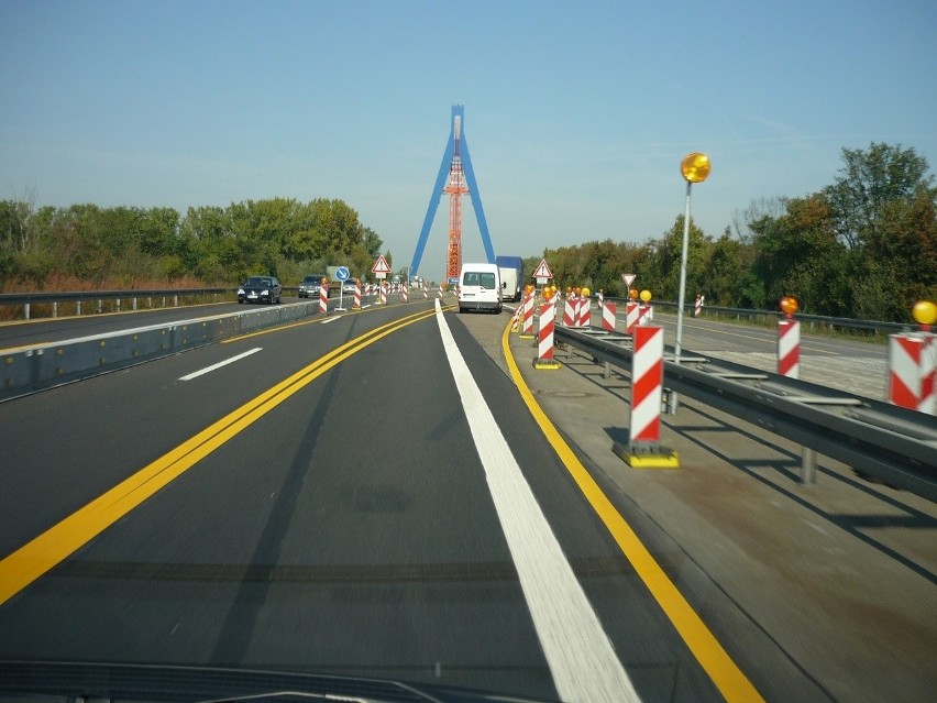 Autostrada w Niemczech. Granica pomiędzy Francją a Niemcami...