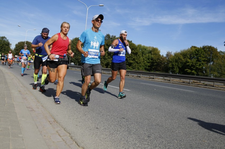 Uczestnicy Maratonu Warszawskiego 2018. Więcej zdjęć...