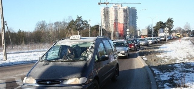 Rondo przy Kawaleryjskiej. Drogowcy myślą, policja działa!