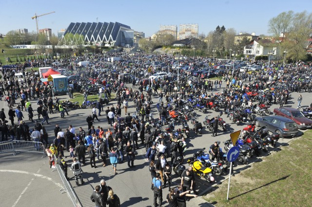 Motocyklowe Topienie Marzanny na rzeszowskim Podpromiu przyciągnęło tłumy wielbicieli dwóch kółek.