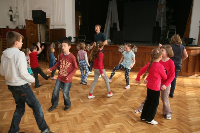 W SDK w Chorzowie dzieci uczą się tańczyć z profesjonalistami