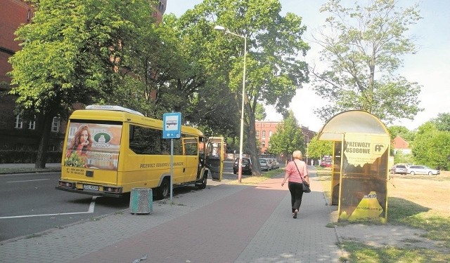 Odpowiedzialne na naszym terenie za rozkład tras komunikacyjnych i rozkłady jazdy stargardzkie starostwo nie ma centralnego rejestru wszystkich linii komunikacyjnych. Trzeba sobie radzić samemu.