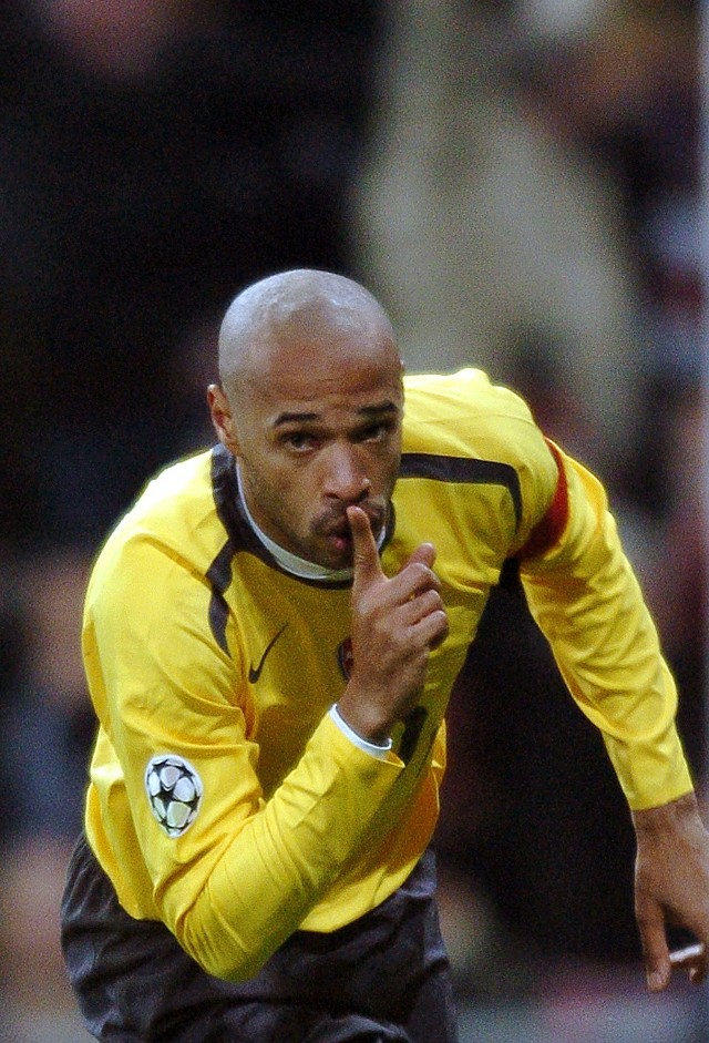 Oto człowiek, który uciszył kibiców Realu - napastnik Arsenalu Thierry Henry sprawił, że po raz pierwszy w historii angielski klub wygrał w europejskich pucharach na wyjeździe z Realem.