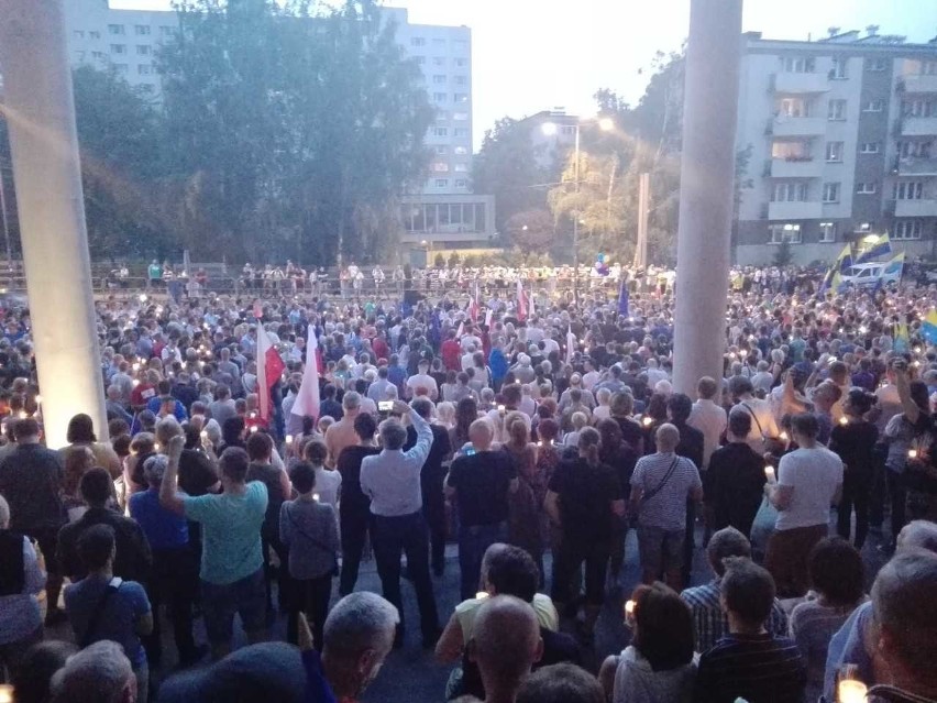 Czwartkowy protest przed Sądem Okręgowym w Katowicach