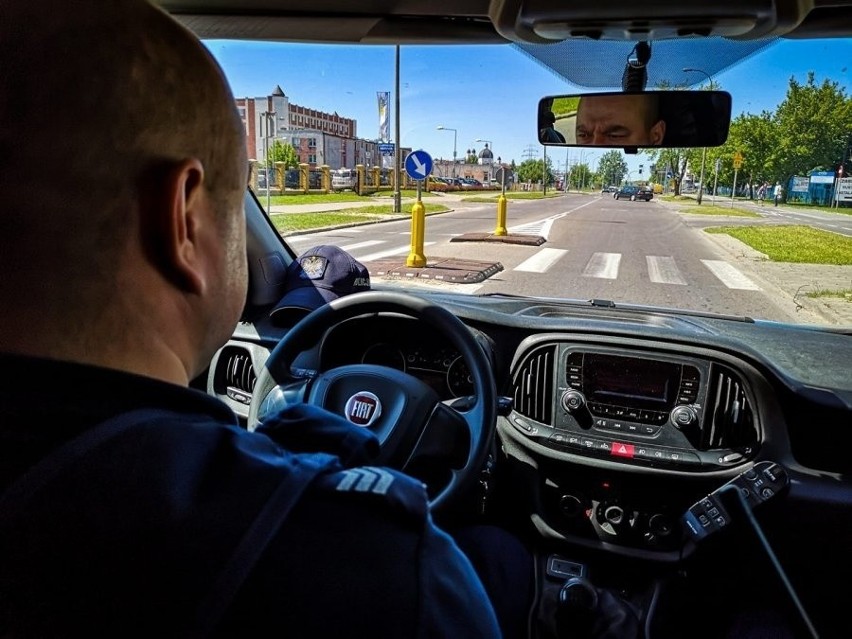 Wzmożone kontrole policji na drodze krajowej 61 i 8. Akcja na trasach w Podlaskiem ma potrwać do końca dnia (23.08.2019)