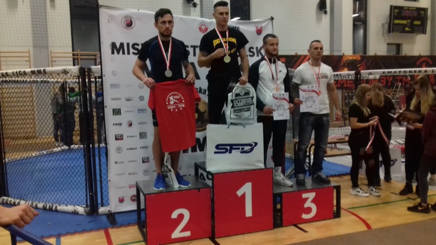 Zawodnicy z Kielc wicemistrzami Polski w MMA. Po medale sięgnęli w Sochaczewie [ZDJĘCIA]