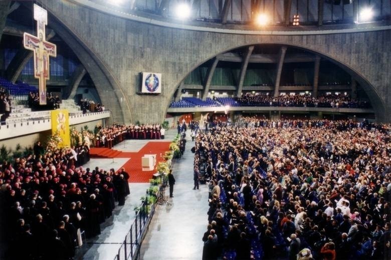 Dokładnie 42 lata temu Karol Wojtyła został papieżem. Przypomnijmy sobie wizyty Jana Pawła II we Wrocławiu [ARCHIWALNE ZDJĘCIA]