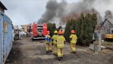 Pożar na składowisku złomu w pobliżu granicy powiatów kłobuckiego i lublinieckiego 