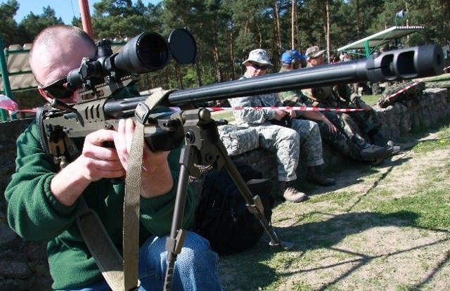 Janusz Król jest strzelcem wojskowym, ale podczas sobotnich zawodów będzie reprezentować Ośrodek Badawczo-Rozwojowy z Tarnowa.