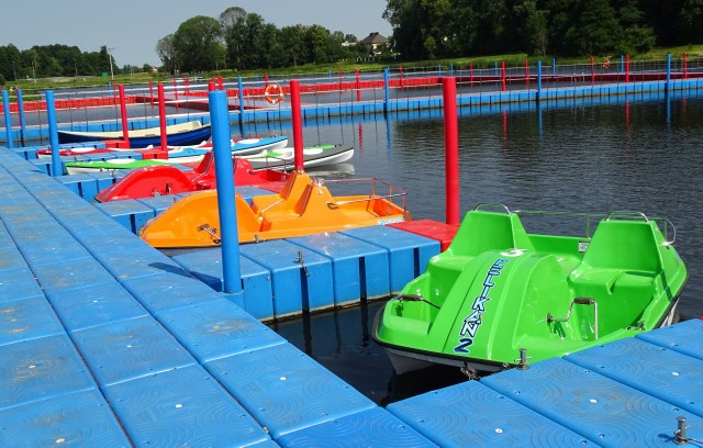 Od końca czerwca będzie można skorzystać ze strzeżonego kąpieliska w zwoleńskim Zalewie. Oprócz pływania będzie też można wypożyczyć sprzęt, w tym między innymi rowery wodne.