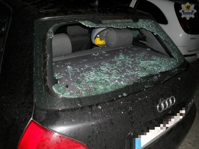 Pięć lat pozbawiania wolności może grozić młodemu mężczyźnie, który zniszczył trzy samochody w Lęborku, wracając po pijanemu do domu.