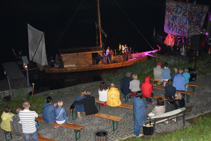 Łodzie i muzyka wodniacka na festiwalu w Sandomierzu   