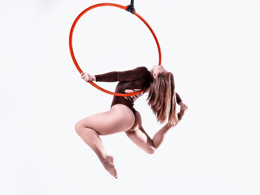 Aerial Hoop, czyli podniebny taniec na kole. Od teraz dostępny dla każdego! 