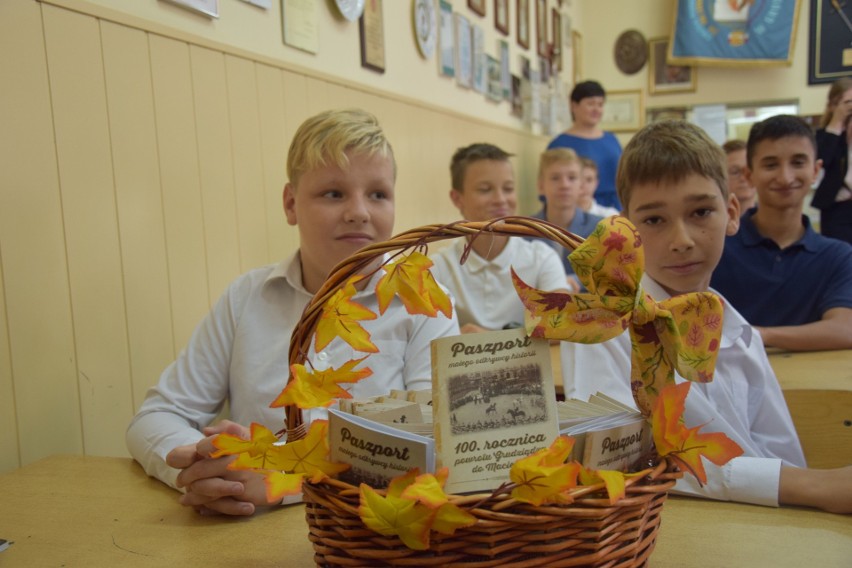 5053 uczniów z klas I-VI uczących się w grudziądzkich...