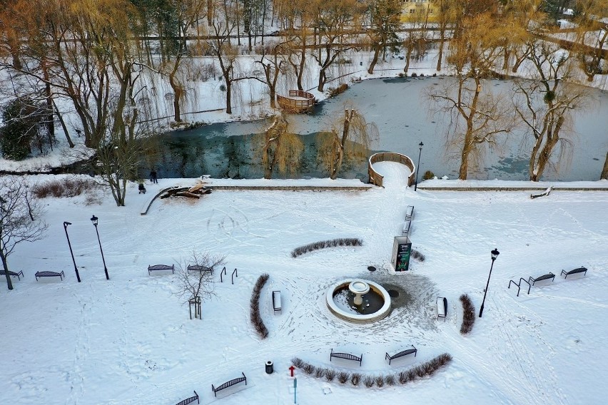 Park Oruński i jego okolice w zimowej szacie. Opady śniegu...