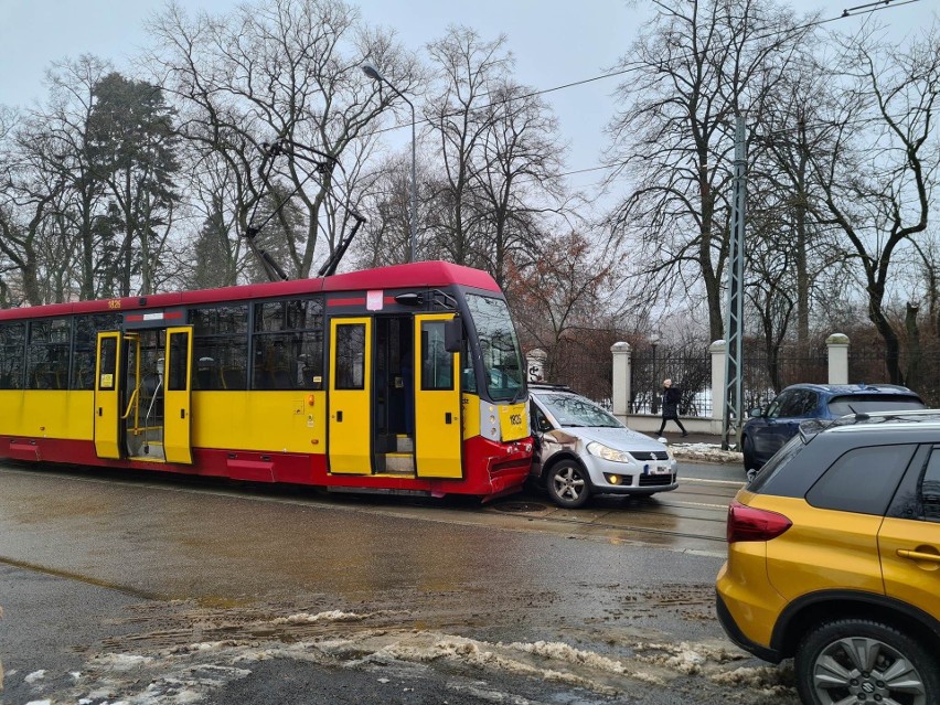 Wypadek tramwaju na ulicy Narutowicza w Łodzi. Są utrudnienia w ruchu