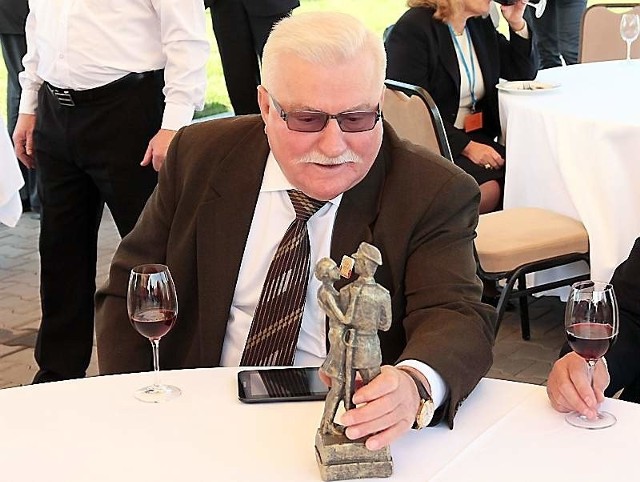 Lech Wałęsa, podczas oficjalnych wizyt w rodzinnych stronach wygłasza grzecznościowe frazesy.