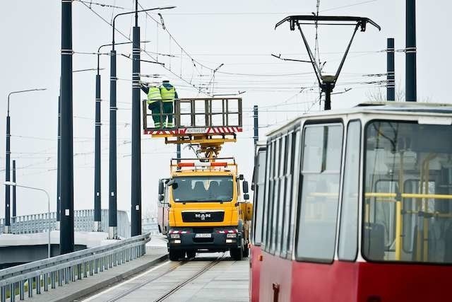 Tramwaj Fordon - awaria sieci trakcyjnej na wiadukcieTramwaj Fordon - awaria sieci trakcyjnej na wiadukcie