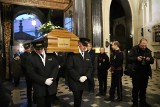 Pogrzeb biskupa Tadeusza Pieronka w Krakowie. Duchowny pochowany w krypcie biskupów
