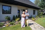 Prywatne zdjęcia domu zakochanych seniorów. Ogród Iwony i Gerarda z Sanatorium Miłości 8.08.2022