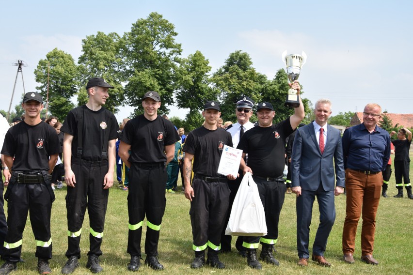 W czerwcu seniorzy z OSP z Drzewianowa wygrali zawody gminne...