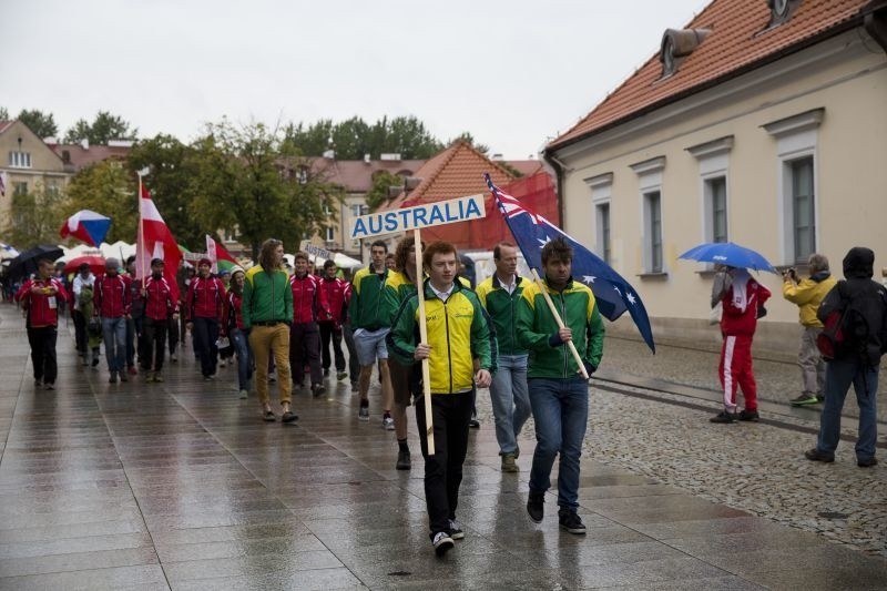 Ponad 600 młodych ludzi przedefilowało w niedzielę po...