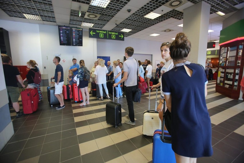 Kraków. Turyści koczowali na lotnisku. Zostali oszukani przez biuro podróży