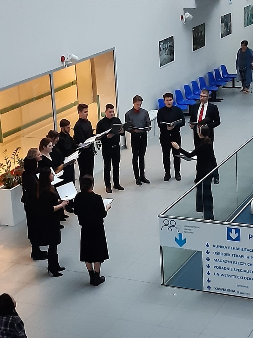 Chór Studentów i Pracowników PB wystąpił z koncertem kolęd w Uniwersyteckim Szpitalu Klinicznym w Białymstoku