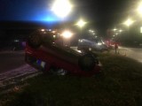 Gdynia. Wypadek na ulicy Hutniczej. Kierowca samochodu osobowego się zderzył z kierowcą samochodu dostawczego. 26.11.2022 r.