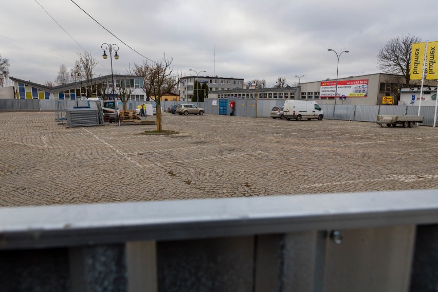 Przebudowa dworca PKP w Białymstoku. Wszędzie bałagan, parkingi są zamknięte [ZDJĘCIA]
