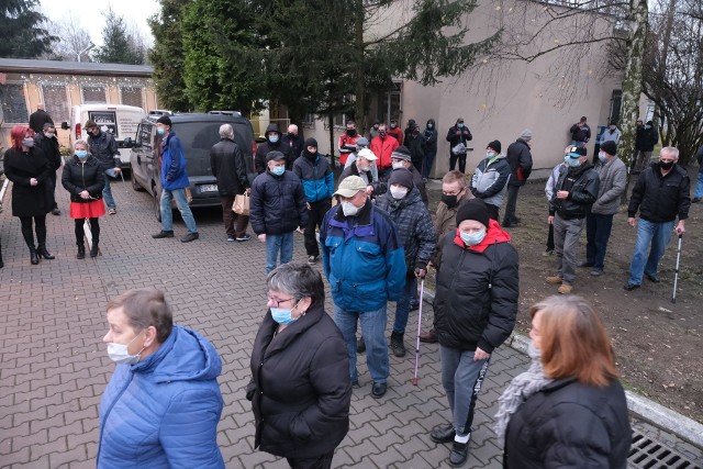 Wigilia dla bezdomnych w Bytomiu. Zobacz kolejne zdjęcia. Przesuwaj w prawo - naciśnij strzałkę lub przycisk NASTĘPNE >>>