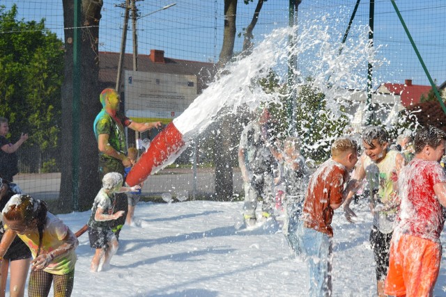 Świetna zabawa dla całej rodziny i prysznic z piany dla dzieciaków na pikniku w Nagłowicach!Zobacz jak się bawiono na kolejnych slajdach >>>