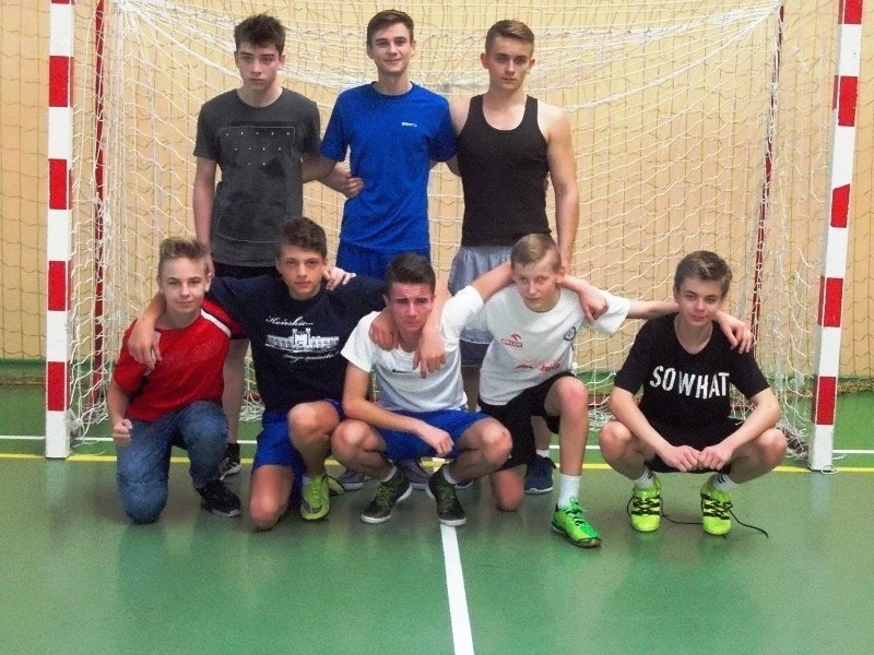 Drużyny Ekipa Milsona i Pro Team najlepsze w turnieju mikołajkowym w Stadnickiej Woli