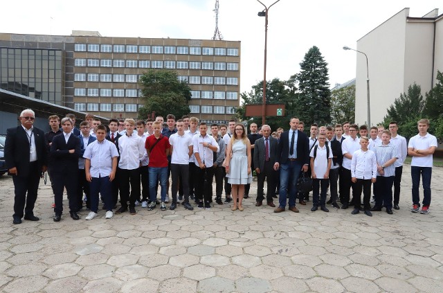 Uczniowie na profilu technik mechanik lotniczy rozpoczęło w poniedziałek naukę w radomskiej „Samochodówce”.