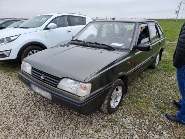 Polonez Caro z 1996 roku, przebieg 116 tys. km, cena 9800 zł.