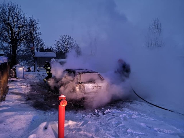Pożar samochodu osobowego w miejscowości Radzie (pow. moniecki) na Podlasiu