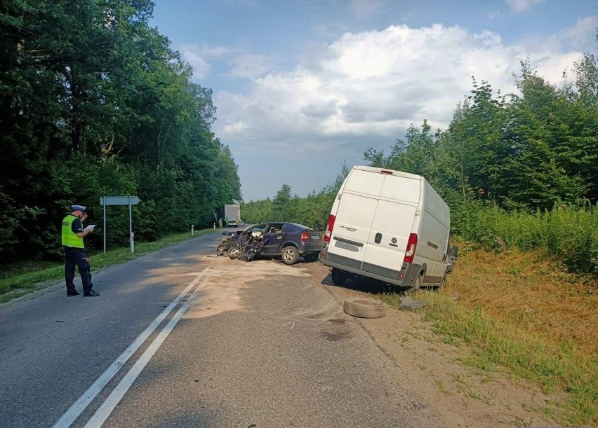 Wypadek na trasie Suwałki - Olecko. 20-latek w oplu zderzył...