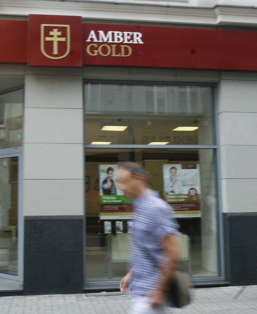 Nieliczni klienci odwiedzają Amber Gold w Katowicach [ZDJĘCIA]