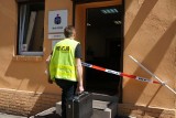 Napad na bank w Zabrzu [ZDJĘCIA] Policja szuka nożownika, który uciekł z pieniędzmi
