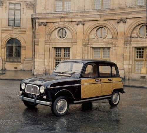 Fot. Renault: Tylną klapę miał również wcześniejszy model...