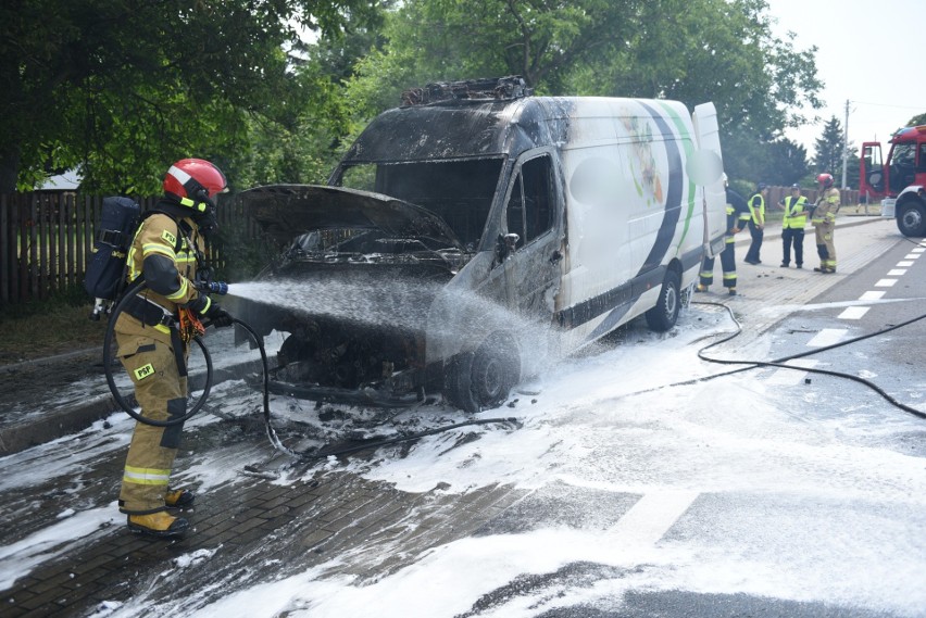 Na drodze krajowej nr 77 w Duńkowiczkach pod Przemyślem spalił się bus [ZDJĘCIA]