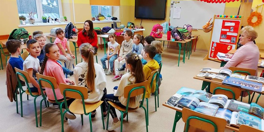 Uczniowie ze szkół z Gminy Markowa wraz z nauczycielami,...