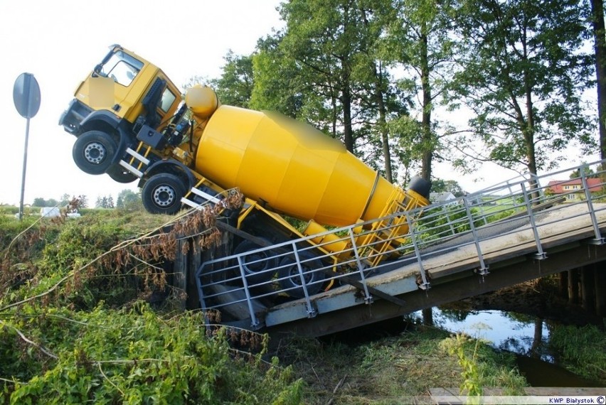 Most się zawalił pod ciężarówką