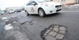 Wstyd w centrum Słupska: ulica Grodzka ma aż 66 dziur w jezdni! 