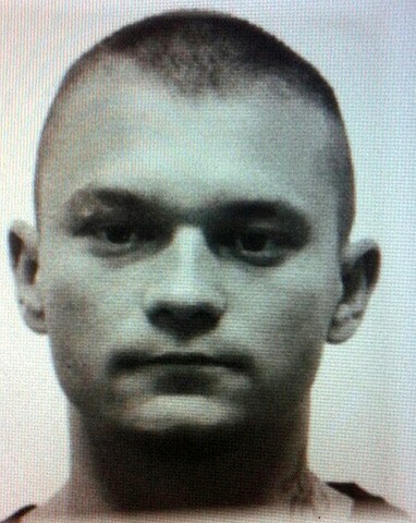 Poszukiwanym jest 27-letni mieszkaniec Legnicy Adrian P.